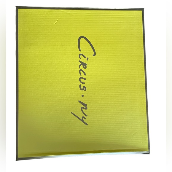 Darielle Lug Sole Chelsea Booties - Picture 9 of 11